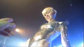 Miley cyrus pussy on stage