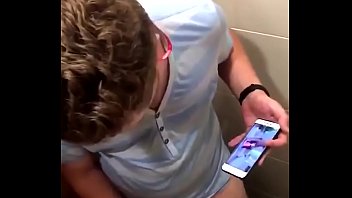 Video porno gay banheiro