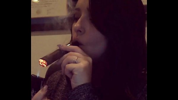 Fumando charutos