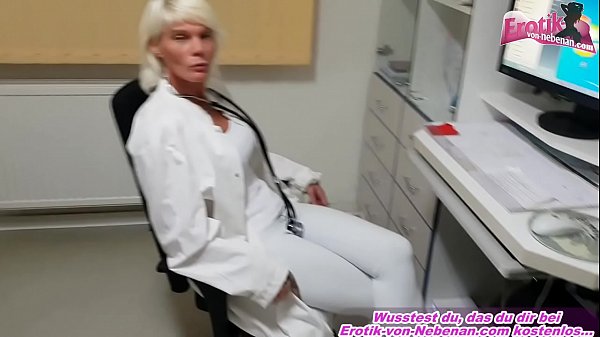 Medica masturbando paciente