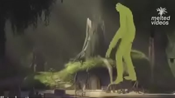 Shrek dançando ao som de grande familia