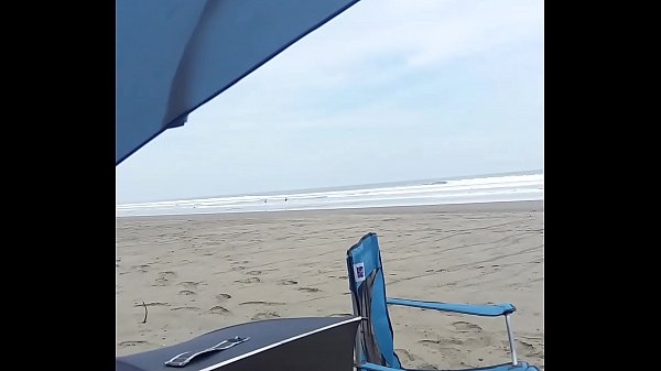 Mulheres grávida de fio na Praia