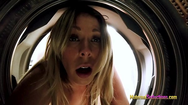 Porno com a irmã presa na máquina de lavar