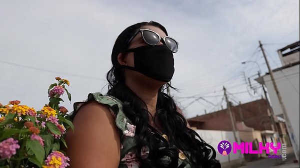 Venezolana pillada en la calle por dos gringos