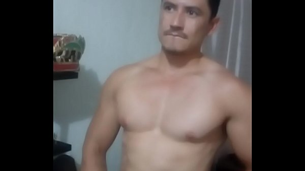 Hombre musculoso guapo y sexy gay