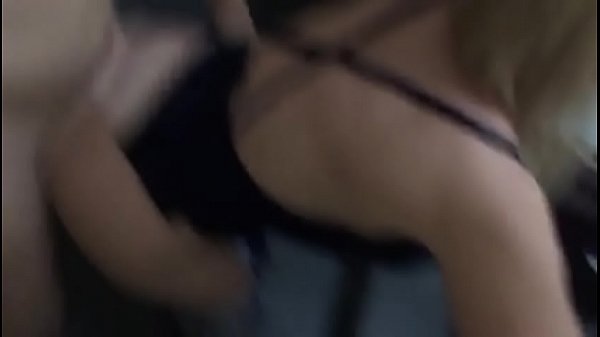 Ninfetinha loira gostosa em video de sexo na praia