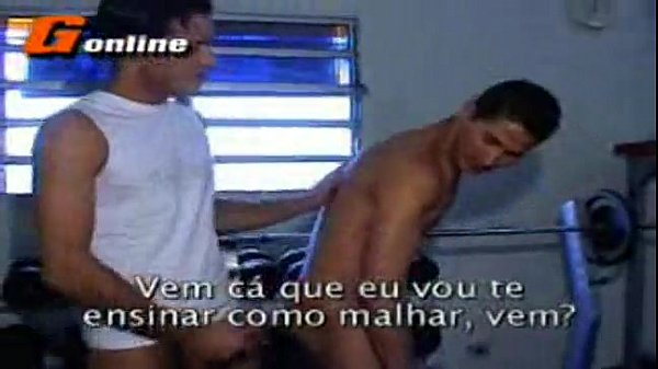 Homens transando na academia gay