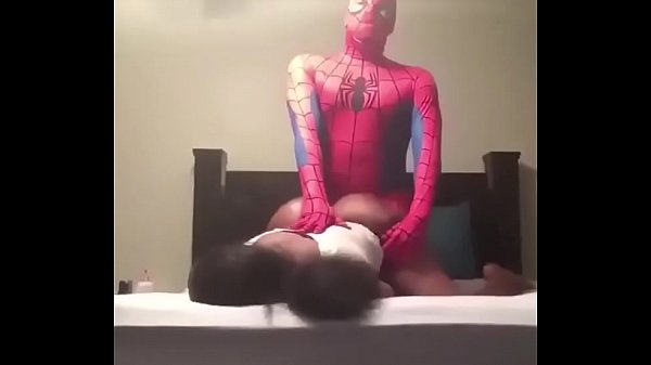 Homem aranha e mulher Maravilha
