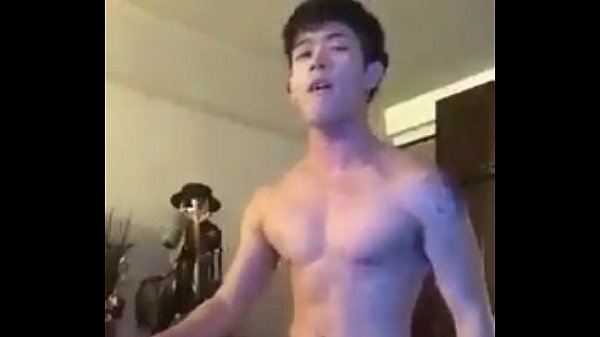 Coreanos gay fazendo massagens em outro coreanos gay