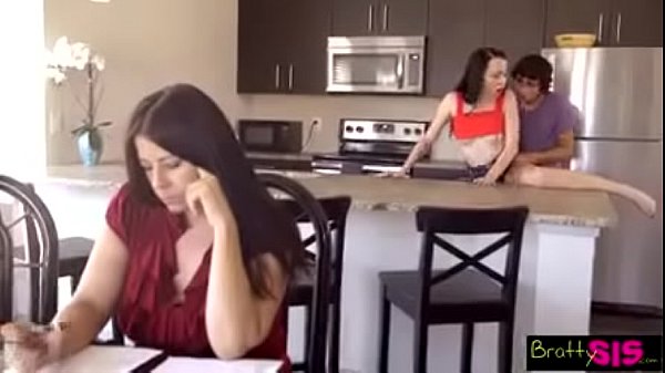 Irmao e irmã brincando porno