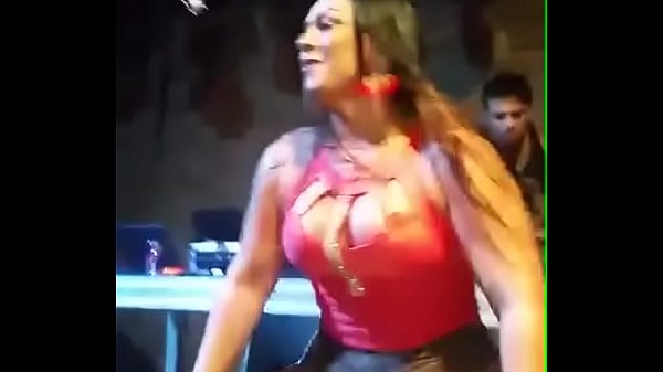 Mulher melancia dançando funk