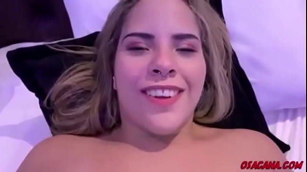 Videos porno de novinha de óculos  escuro  tatuada  de alargador  na  orelha  fazendo  dupla penetraçao