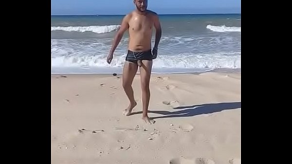 Coroa gay na praia