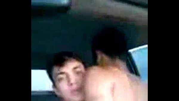 Gay transado no carro em mobikwnro
