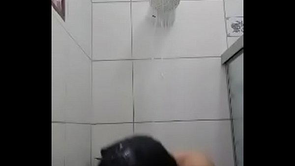 Mulher gostosa tomando banho