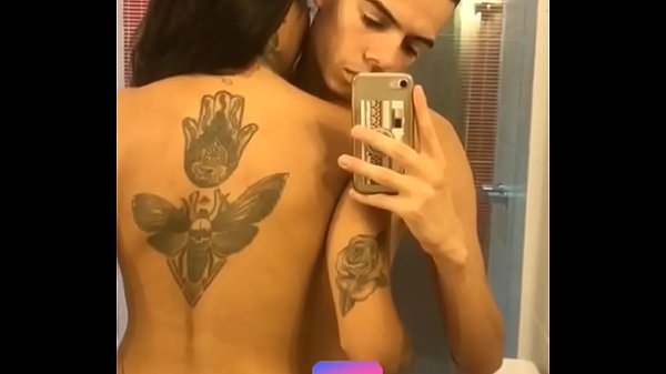 Novinha tatuada porno