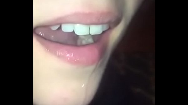 Novonhas gozado na boca da amiga