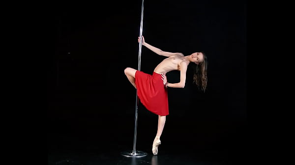 Pole dance nua