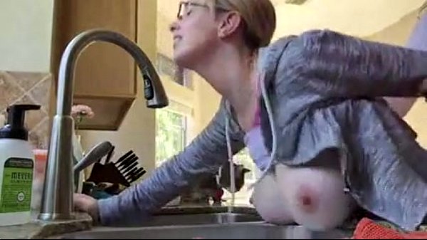Sexo casero en la cocina