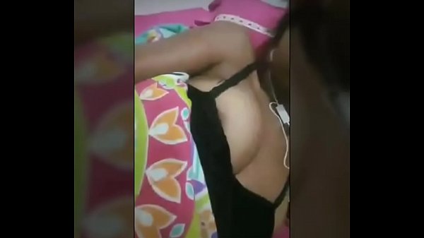 Simaria cantora pagando peitinho