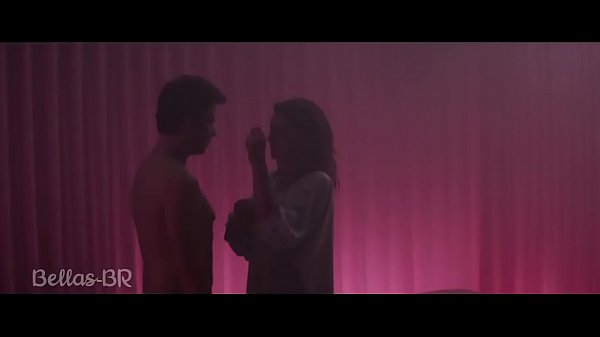 Filme porno mulher  masturbando o marido  na frente da amiga
