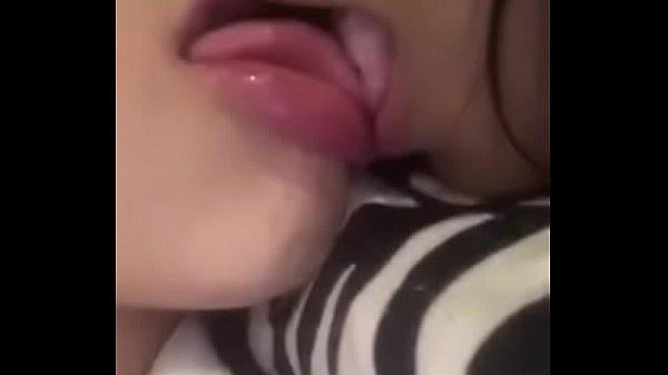 Lesbicas c beijando de língua