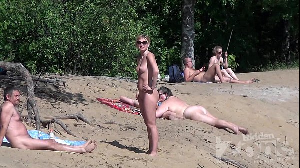 Praia de nudismo novinhas