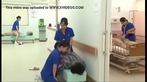 Japonesa fazendo sexo no quarto do hospital