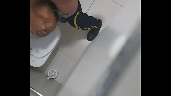 sexo no banheiro da lanchonete