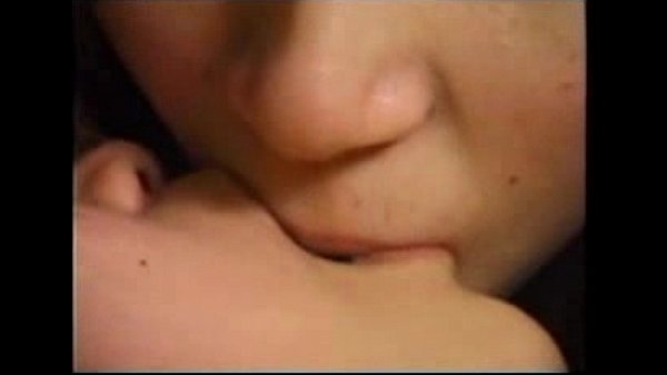 Lesbica japonesa beijando