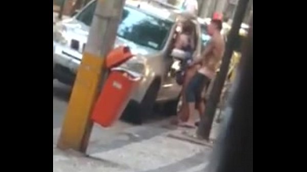 Moradora de rua fazendo sexo