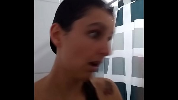 Noviha tomar um banho