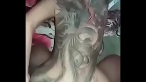 Sexo com magra tatuada