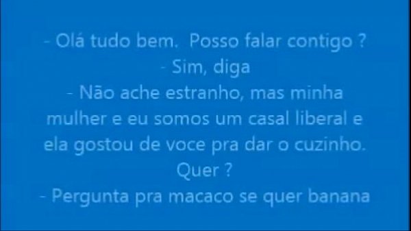 A mulher de coca na cara do homem