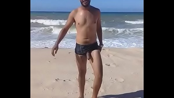 Gay dando o cu na praia