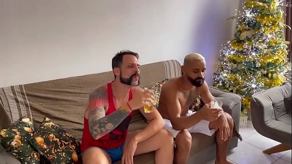 Amigos brasileiros gays fudendo