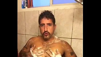 Gay se fodendo no banho