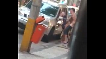 Morador  de  rua  fazedo   sexo