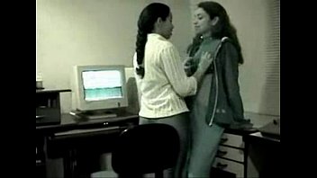 Porno no escritorio lesbica