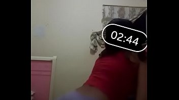 Vídeo de novinha novinha usando shortinho curto doida querendo transar