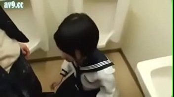 Japonesa relutante na massagem