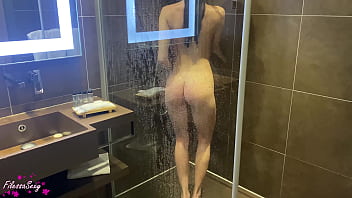Sexo selvagem no chuveiro