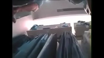 Vídeo da mulher tirando a calcinha