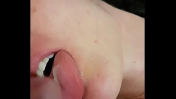 Braaileira pedindo gizada na boca