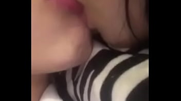 Lesbicas se beijando vendada