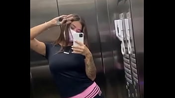 Brasileiro no elevador