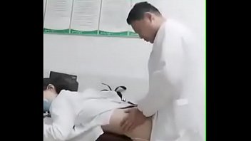 Doutor e paciente xinesas