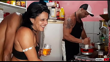 Festa o homem comendo a mulher pornô