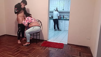 Ruiva gostosa transando com pau de borracha e com participação do homem