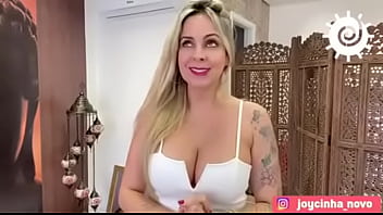 Julia da farmácia droga vem de Araraquara mostrando a tatuagem
